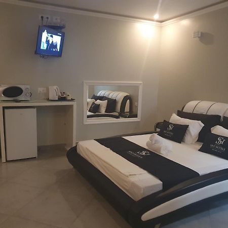 Spat Business Holon Buitenkant foto