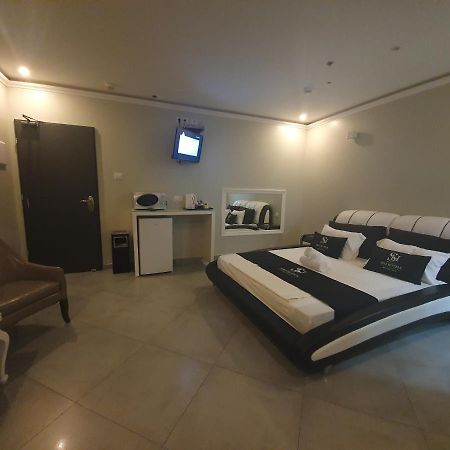 Spat Business Holon Buitenkant foto