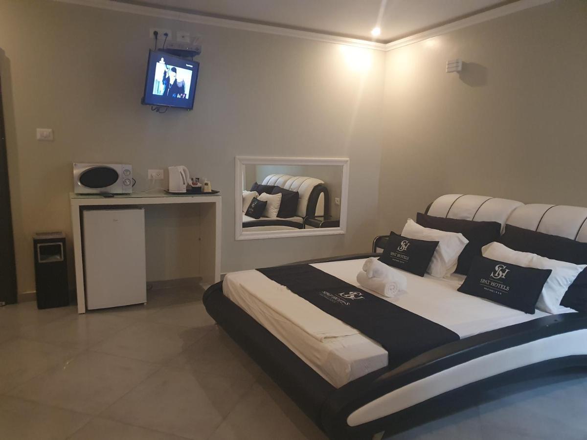 Spat Business Holon Buitenkant foto
