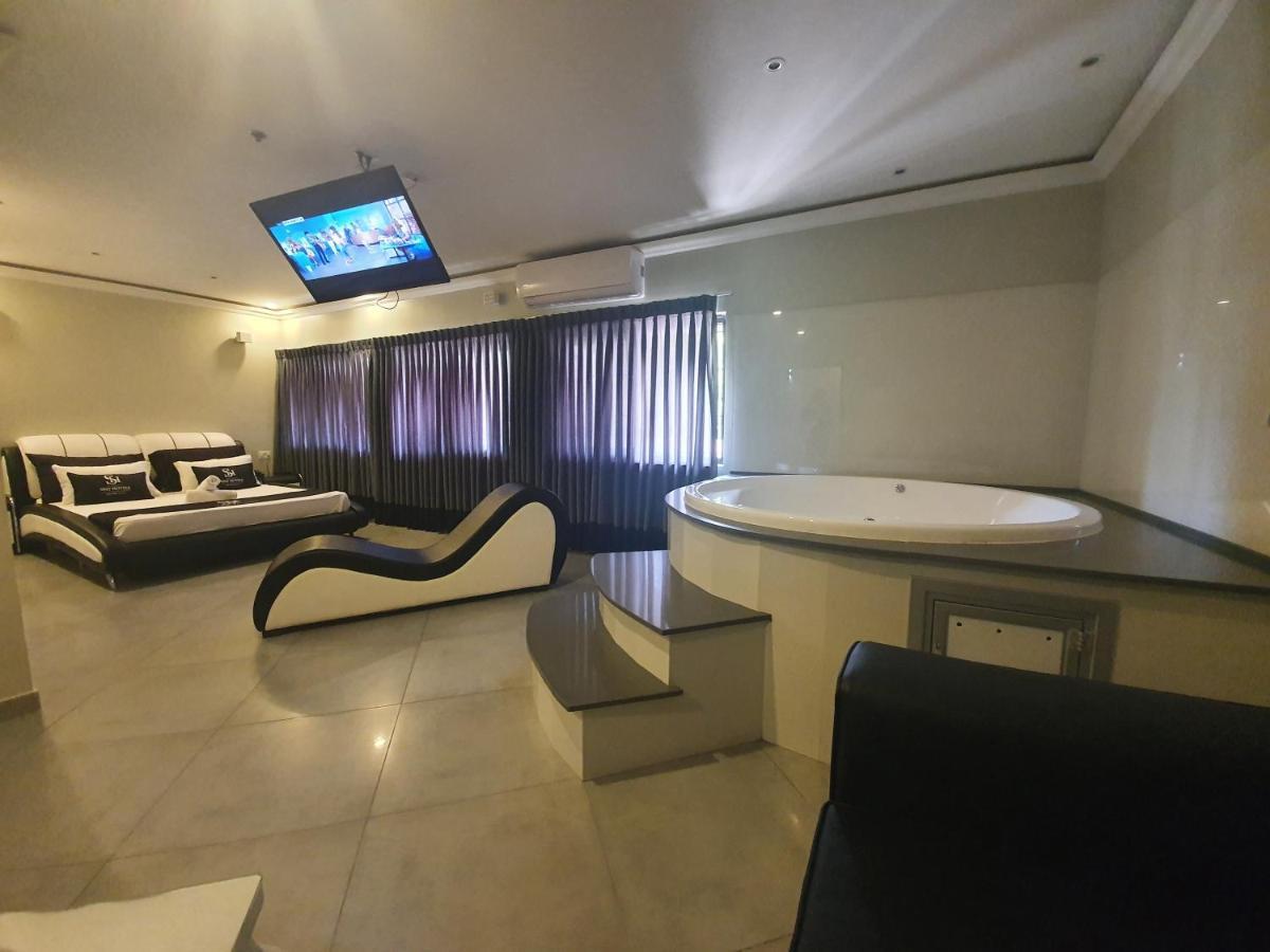 Spat Business Holon Buitenkant foto