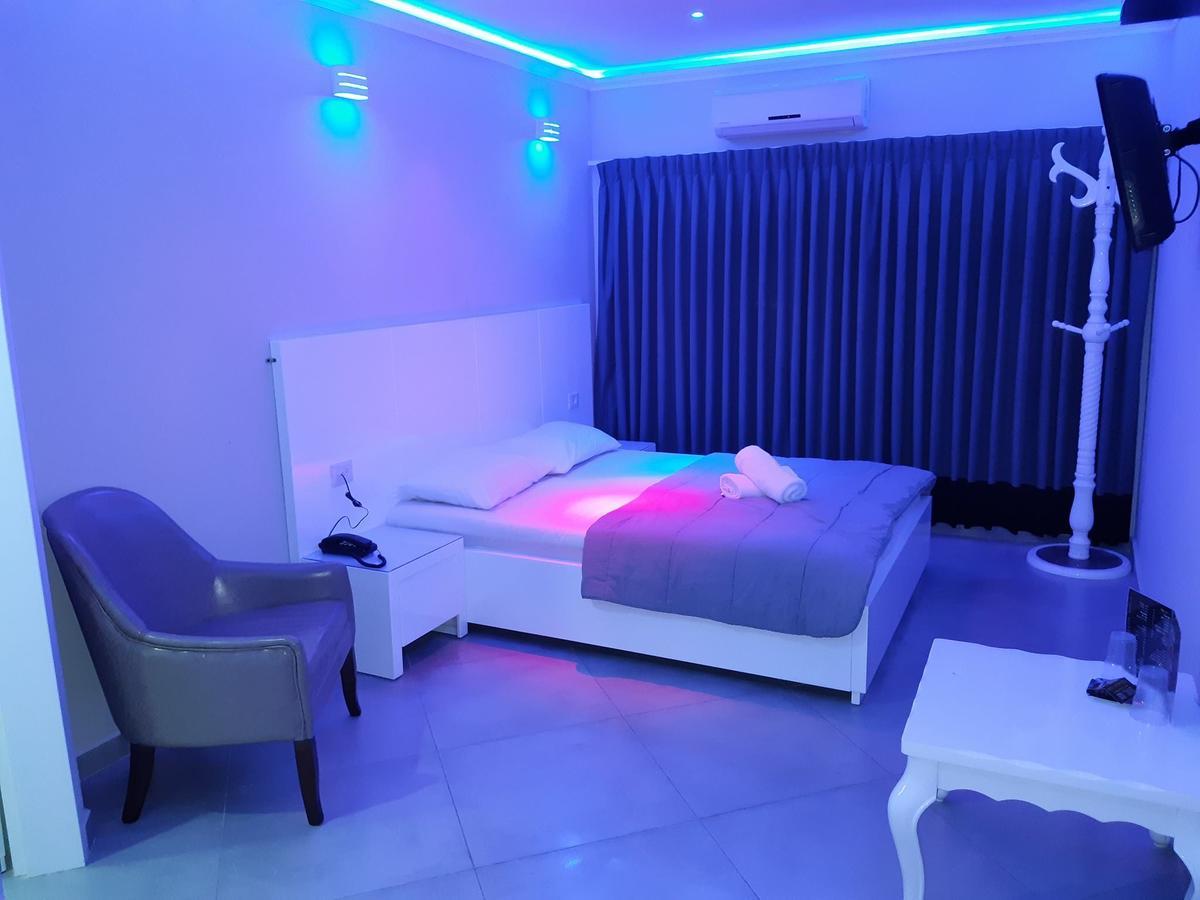 Spat Business Holon Buitenkant foto